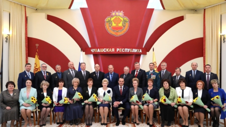 Глава Чувашии Михаил Игнатьев вручил государственные награды