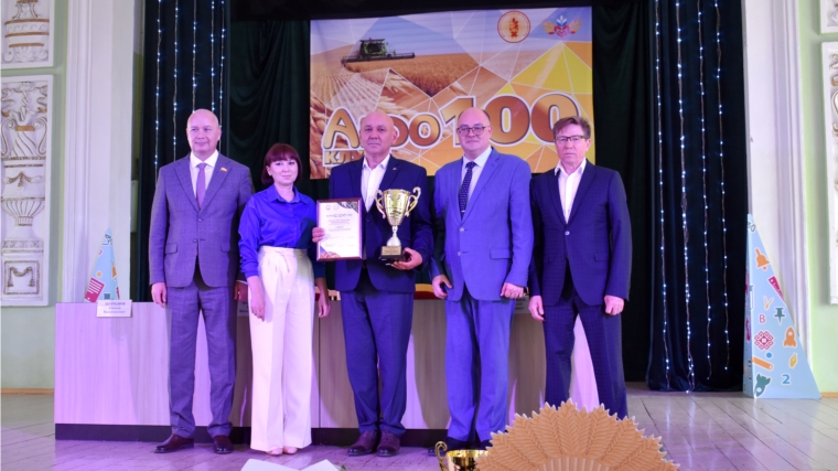 Ко Дню Республики состоялось чествование лидеров агропромышленного комплекса Чувашии – членов Клуба «Агро-100»